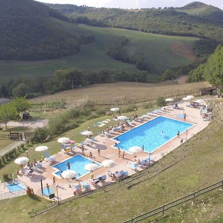 Agriturismo Orsaiola Urbania Luaran gambar