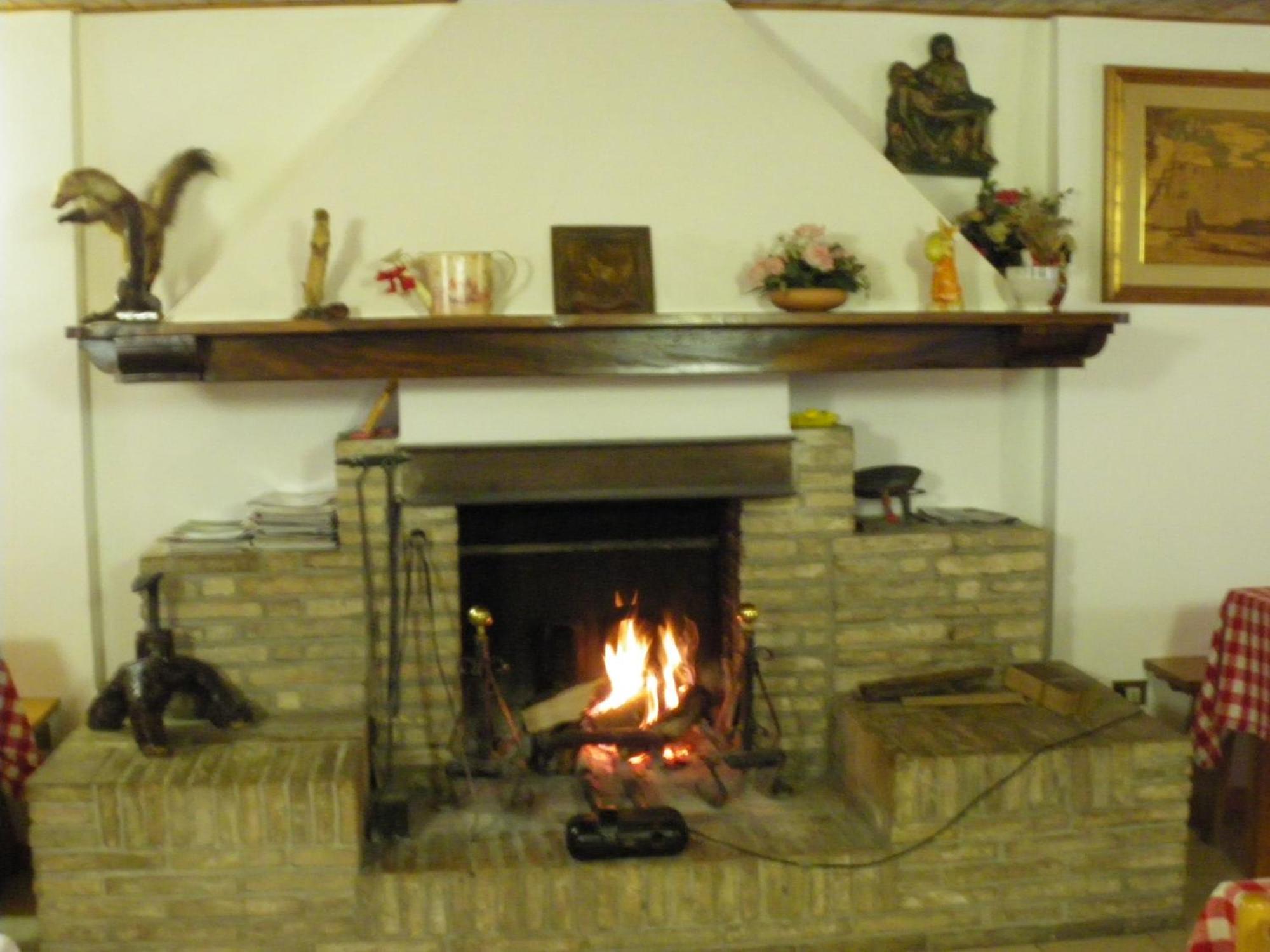 Agriturismo Orsaiola Urbania Luaran gambar