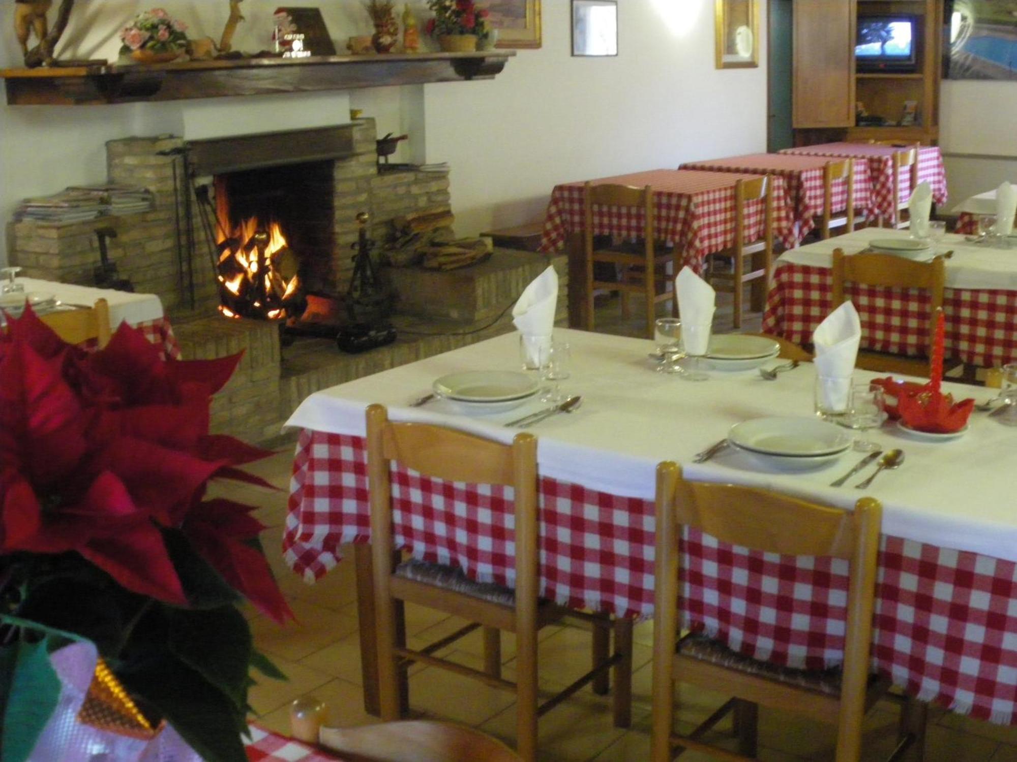 Agriturismo Orsaiola Urbania Luaran gambar