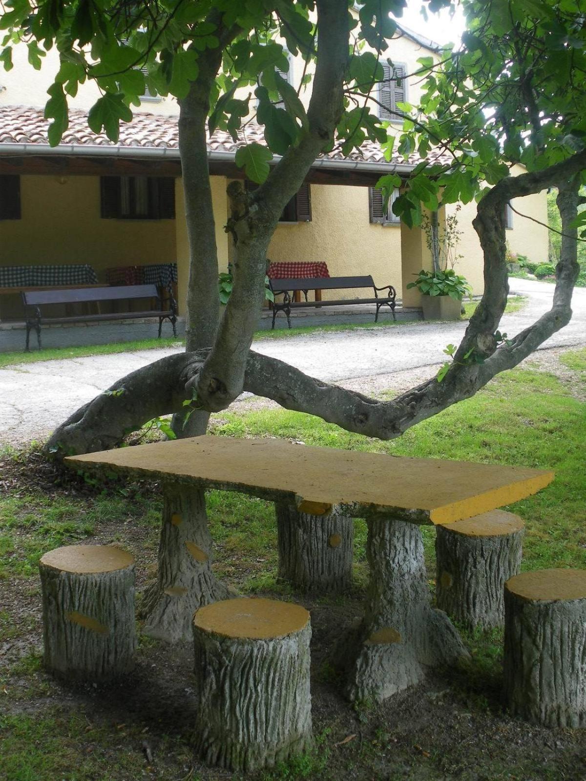 Agriturismo Orsaiola Urbania Luaran gambar