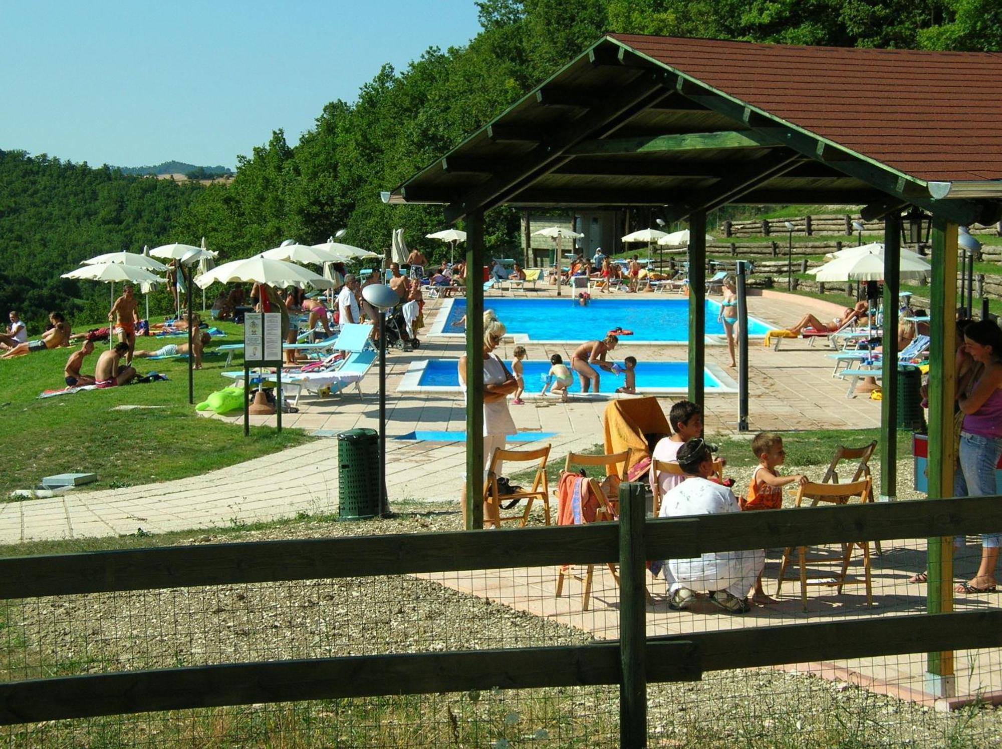 Agriturismo Orsaiola Urbania Luaran gambar