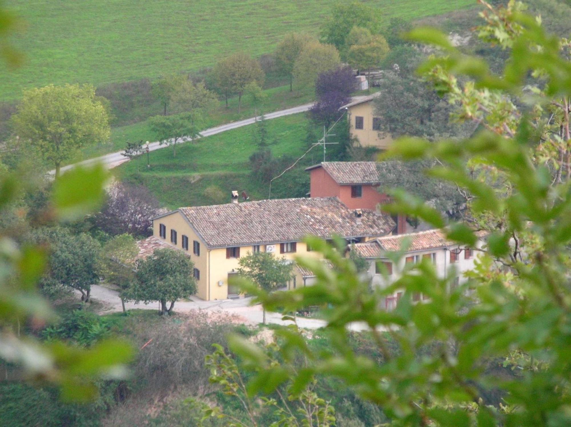 Agriturismo Orsaiola Urbania Luaran gambar