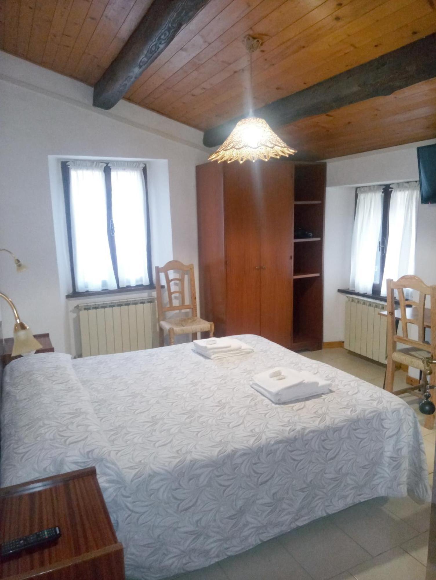 Agriturismo Orsaiola Urbania Luaran gambar