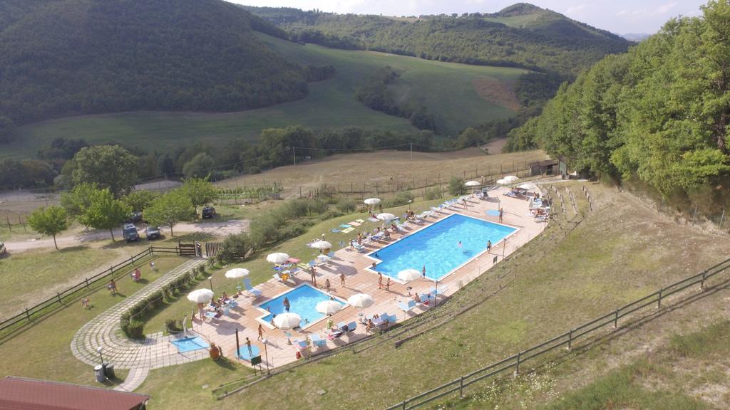 Agriturismo Orsaiola Urbania Luaran gambar