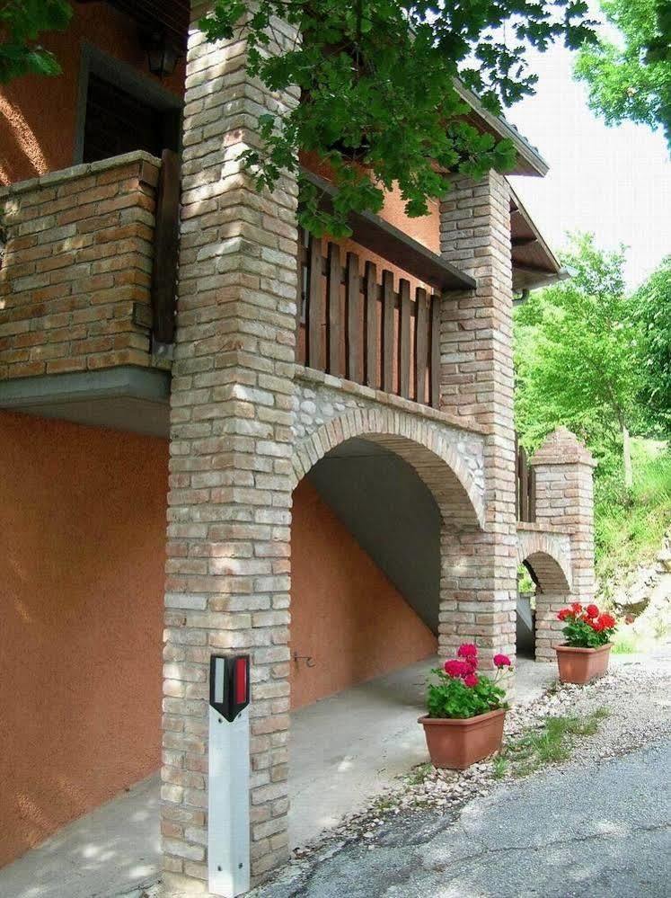 Agriturismo Orsaiola Urbania Luaran gambar