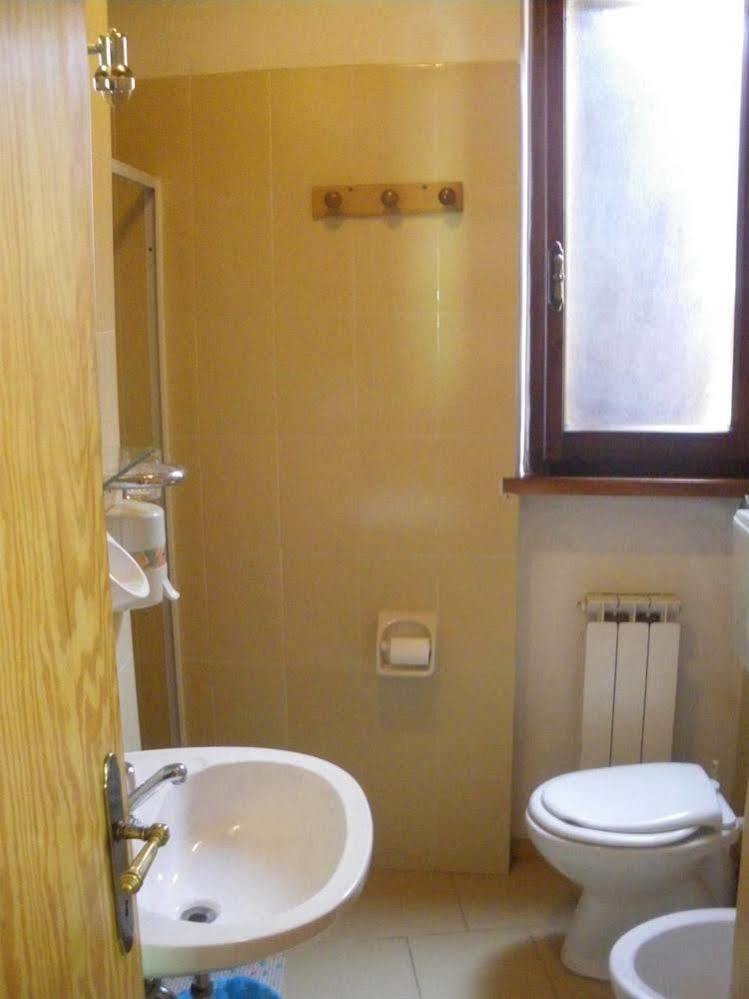 Agriturismo Orsaiola Urbania Luaran gambar