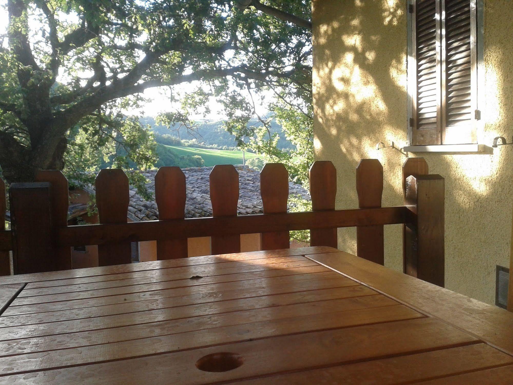 Agriturismo Orsaiola Urbania Luaran gambar